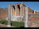 04612 ostia - regio i - insula xiv - domus di amore e psiche (i,xiv,5) - viridarium mit nymphaeum - bli ri nordosten.jpg